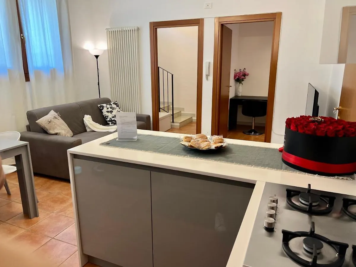 Red Rose Apartment Con Garage Vicenza Italy